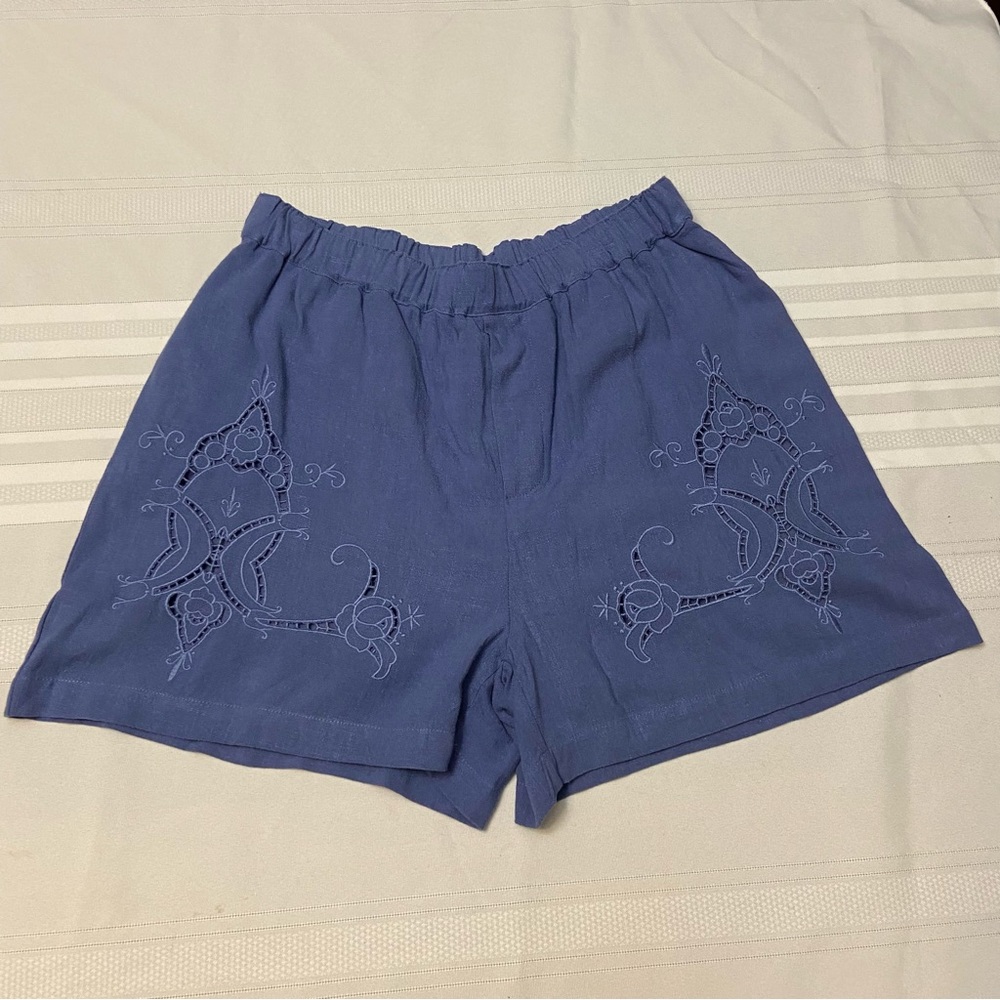 Linen Blend Womens Blue Eyelet Shorts- New With Tags - size Medium